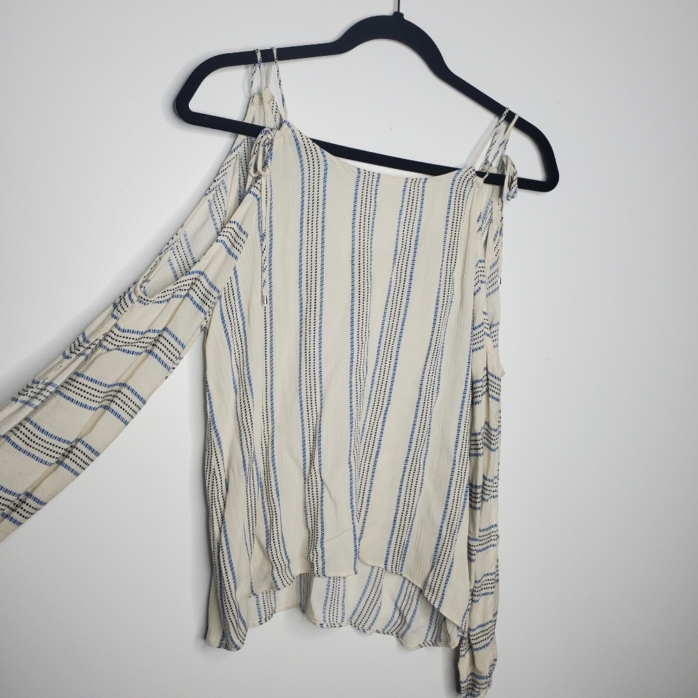 Everly - Off the shoulder Top size small